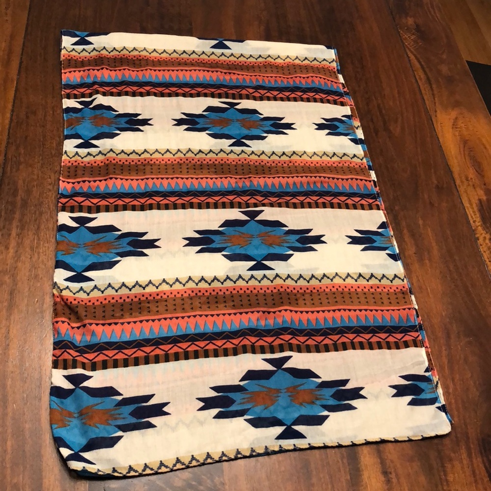 Aztec Pattern Scarf - Picture 2 of 4